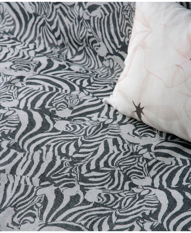 ZECORA 22 ARMCHAIR THROW Throws