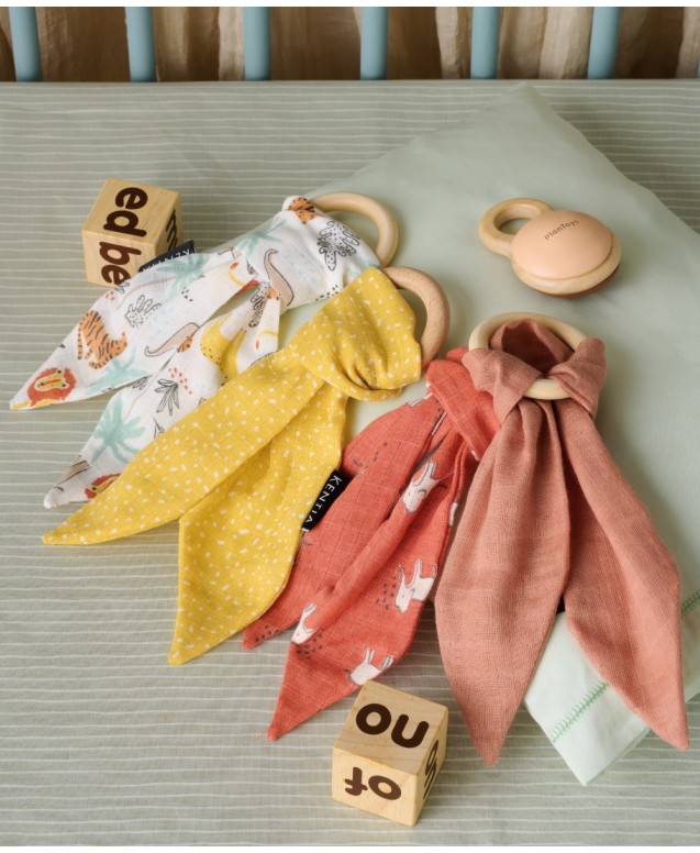 YN 25 ORANGE TEETHING TOY